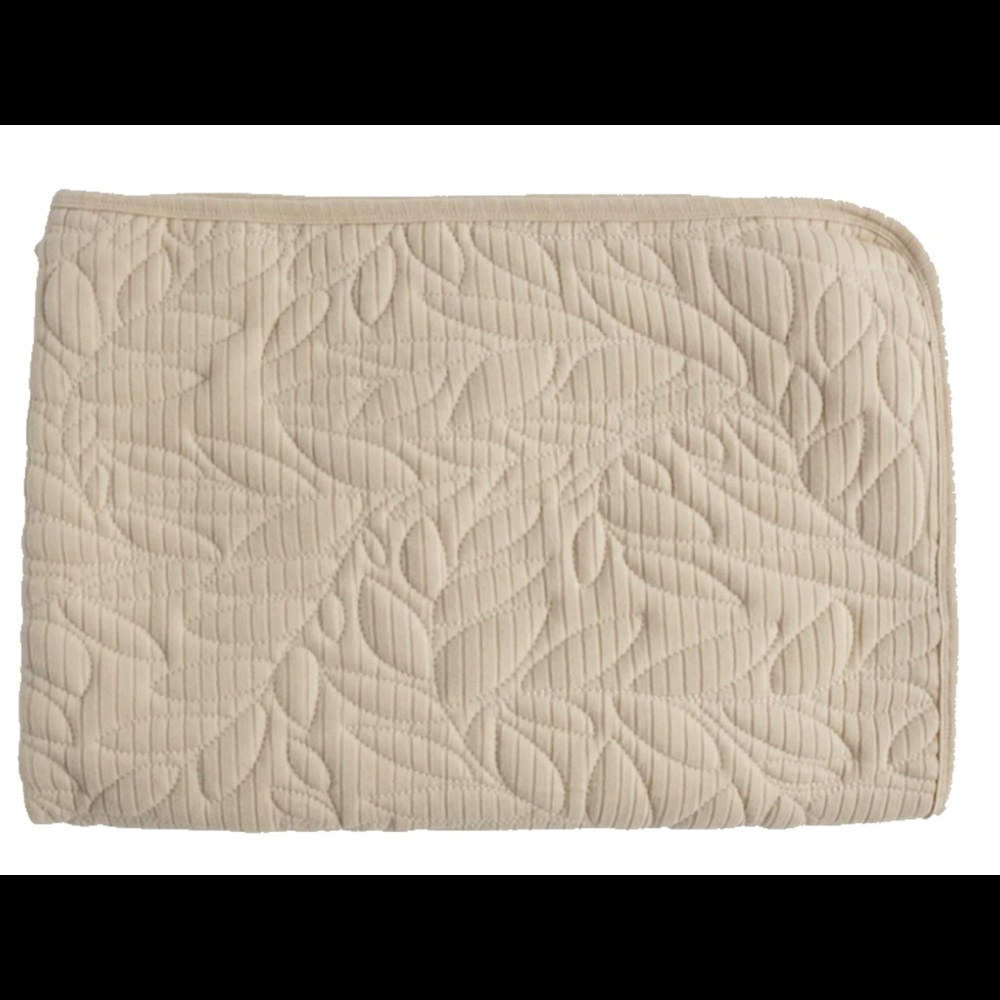 Kate Quinn Irish Cream Quilt